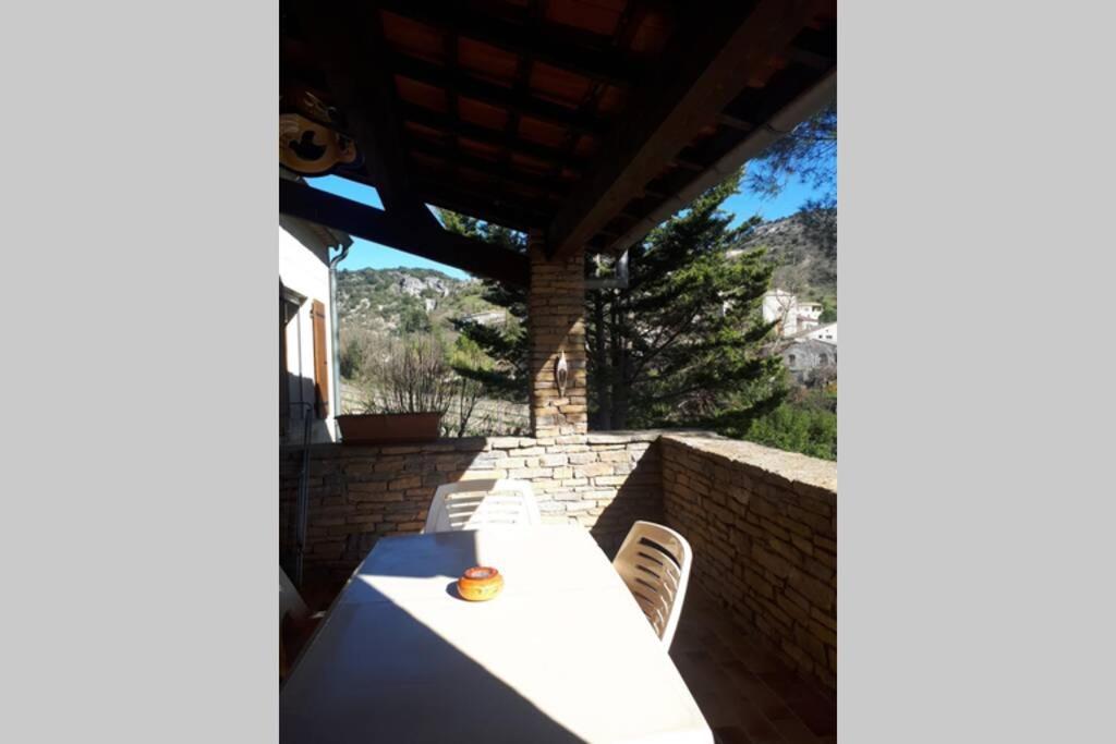 La Maison Près De La Cascade. *